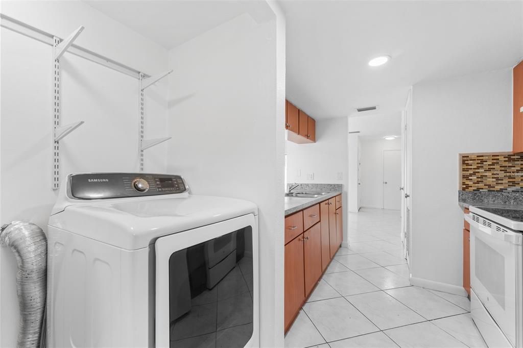 For Sale: $229,900 (2 beds, 1 baths, 1056 Square Feet)