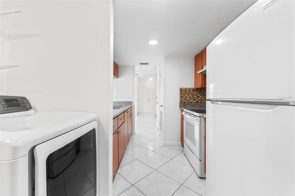 For Sale: $229,900 (2 beds, 1 baths, 1056 Square Feet)