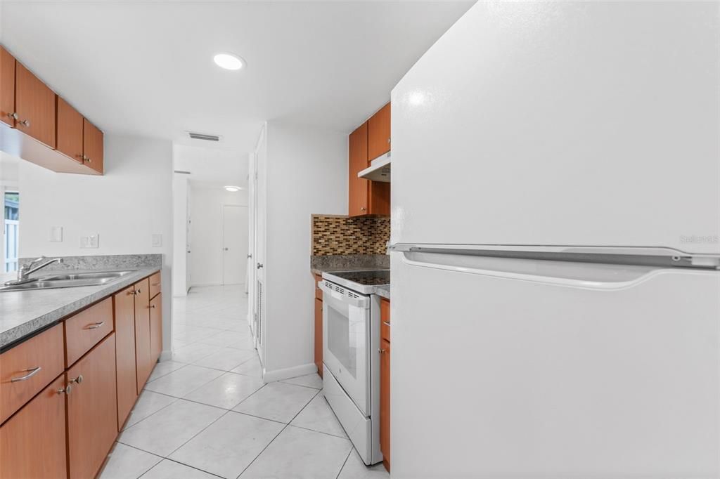 For Sale: $229,900 (2 beds, 1 baths, 1056 Square Feet)