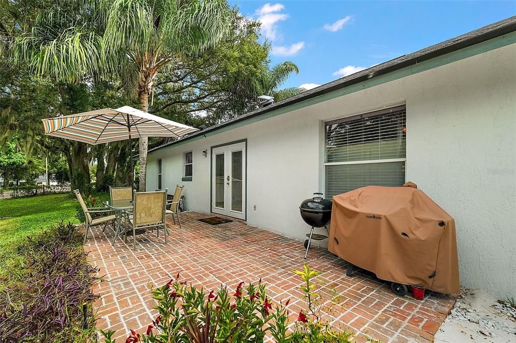 For Sale: $299,900 (3 beds, 2 baths, 1885 Square Feet)