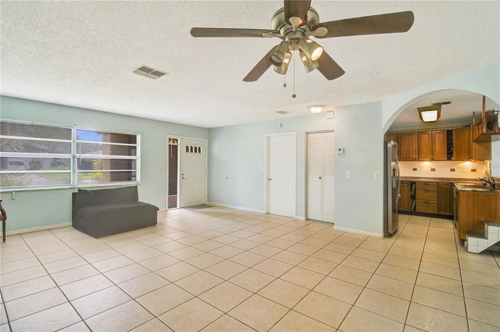 For Sale: $439,000 (4 beds, 2 baths, 1408 Square Feet)