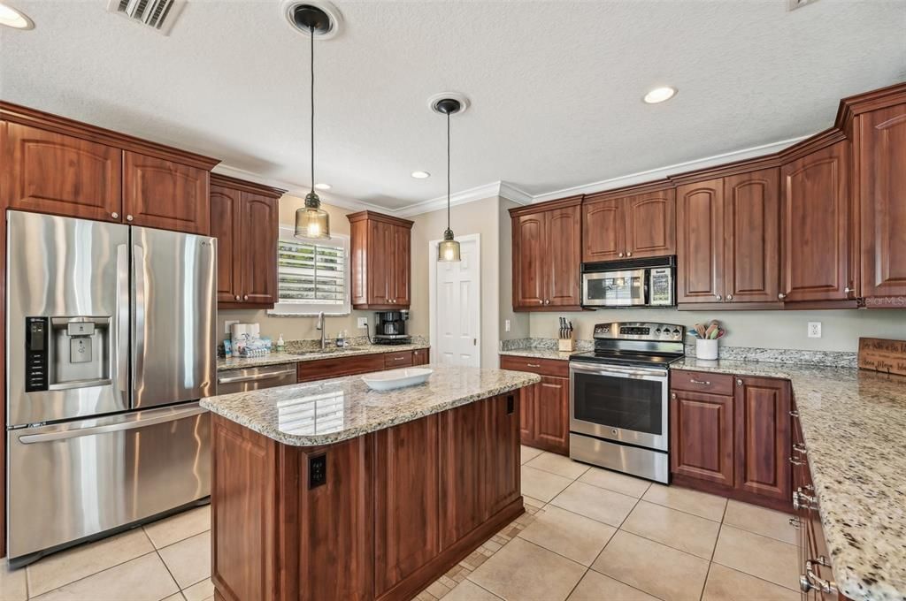 Granite kitchen with Stainless appliances well equipped kitchen