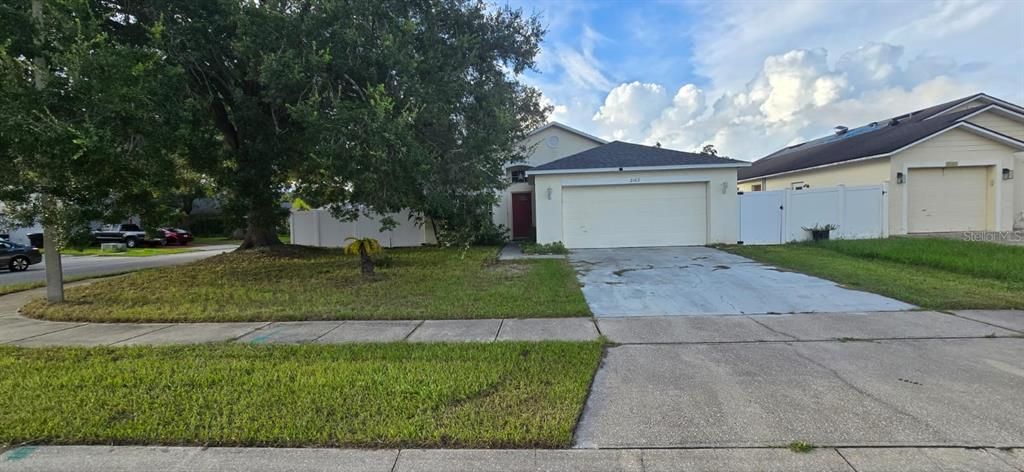 Active With Contract: $315,000 (3 beds, 2 baths, 1240 Square Feet)