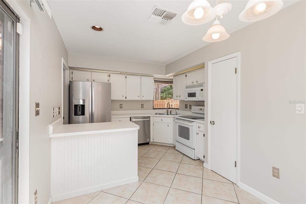 For Sale: $330,000 (2 beds, 2 baths, 1748 Square Feet)