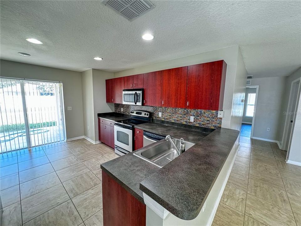 For Rent: $2,195 (4 beds, 2 baths, 1629 Square Feet)