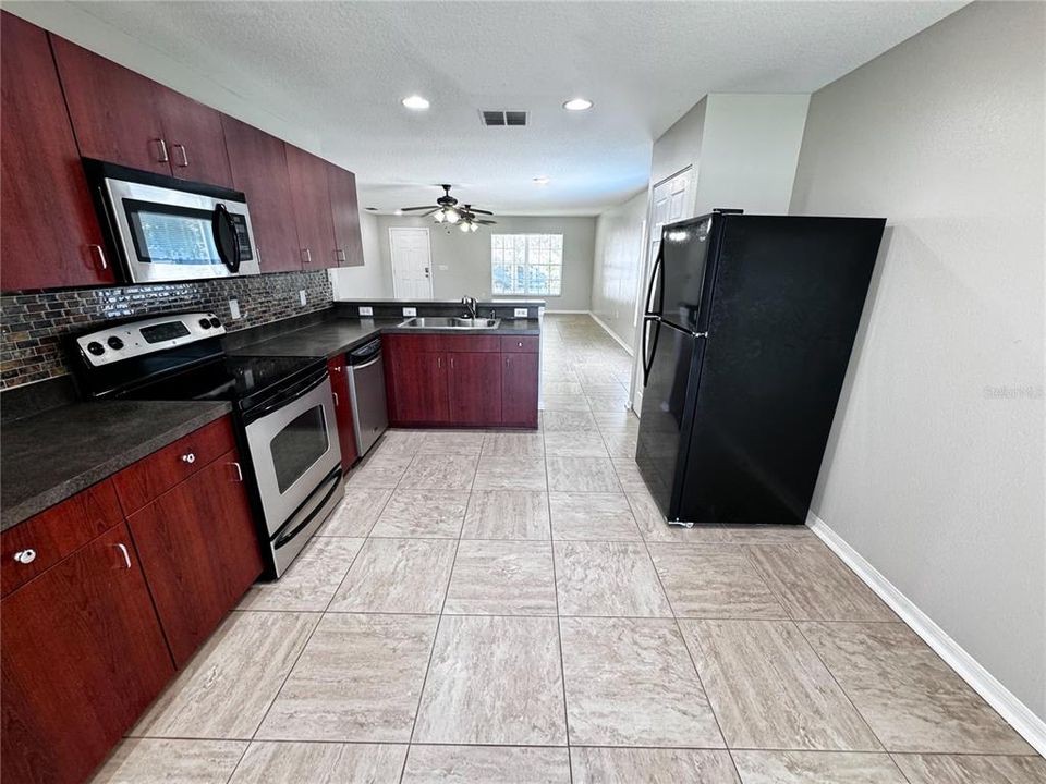 For Rent: $2,195 (4 beds, 2 baths, 1629 Square Feet)