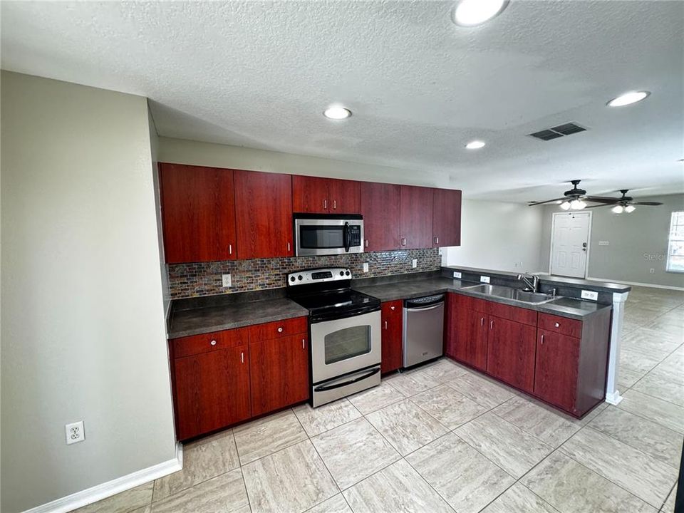 For Rent: $2,195 (4 beds, 2 baths, 1629 Square Feet)