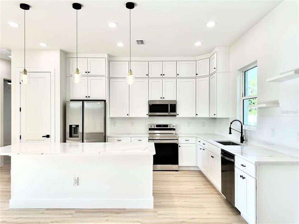 For Sale: $439,900 (3 beds, 2 baths, 1686 Square Feet)