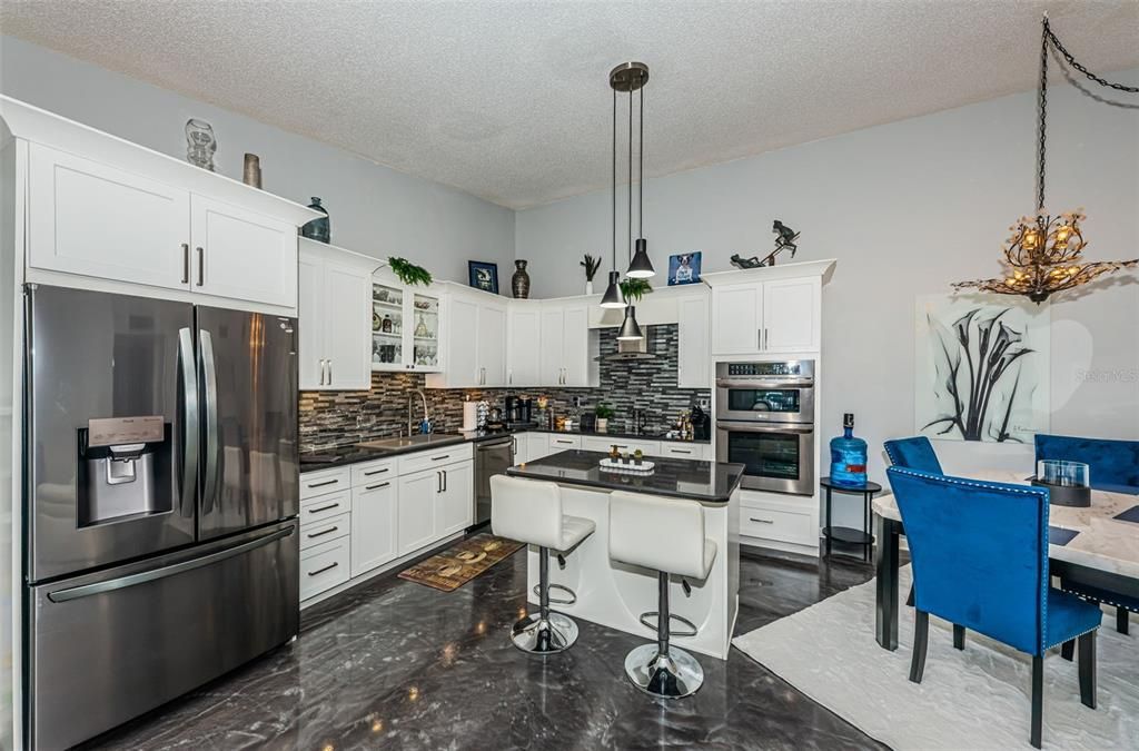 For Sale: $285,000 (2 beds, 2 baths, 1070 Square Feet)