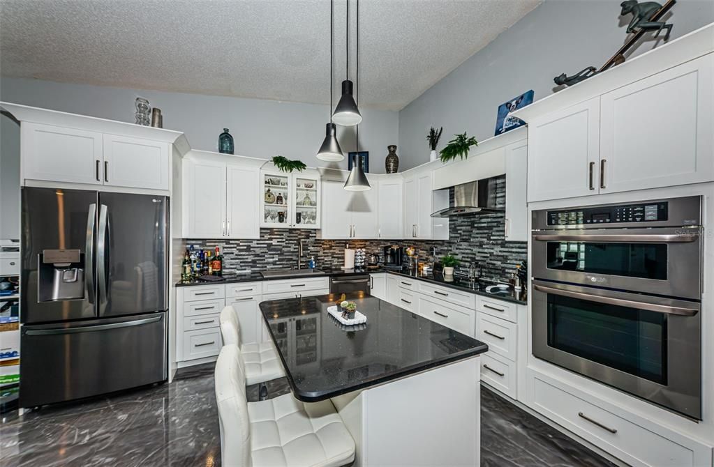 For Sale: $285,000 (2 beds, 2 baths, 1070 Square Feet)