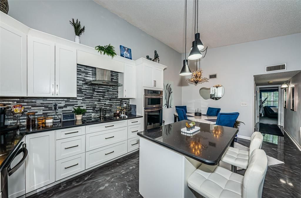 For Sale: $285,000 (2 beds, 2 baths, 1070 Square Feet)