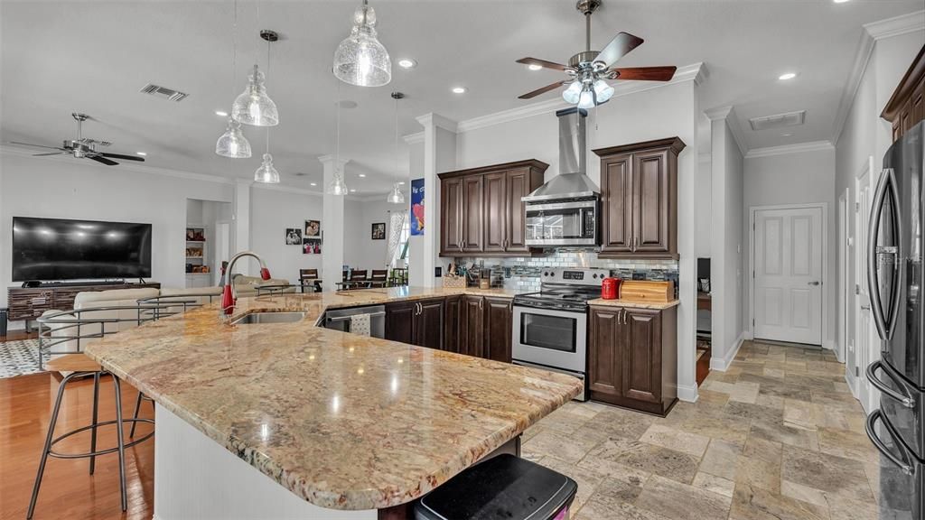 Can't have too many pictures of a beautiful kitchen like this.