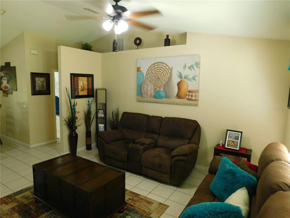 Active With Contract: $250,000 (3 beds, 2 baths, 1323 Square Feet)