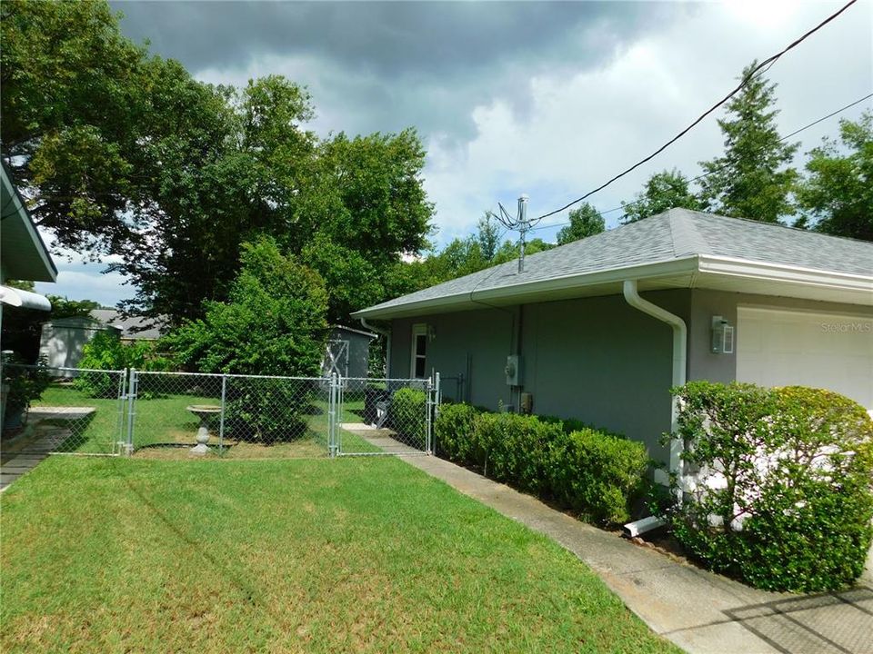 Active With Contract: $250,000 (3 beds, 2 baths, 1323 Square Feet)