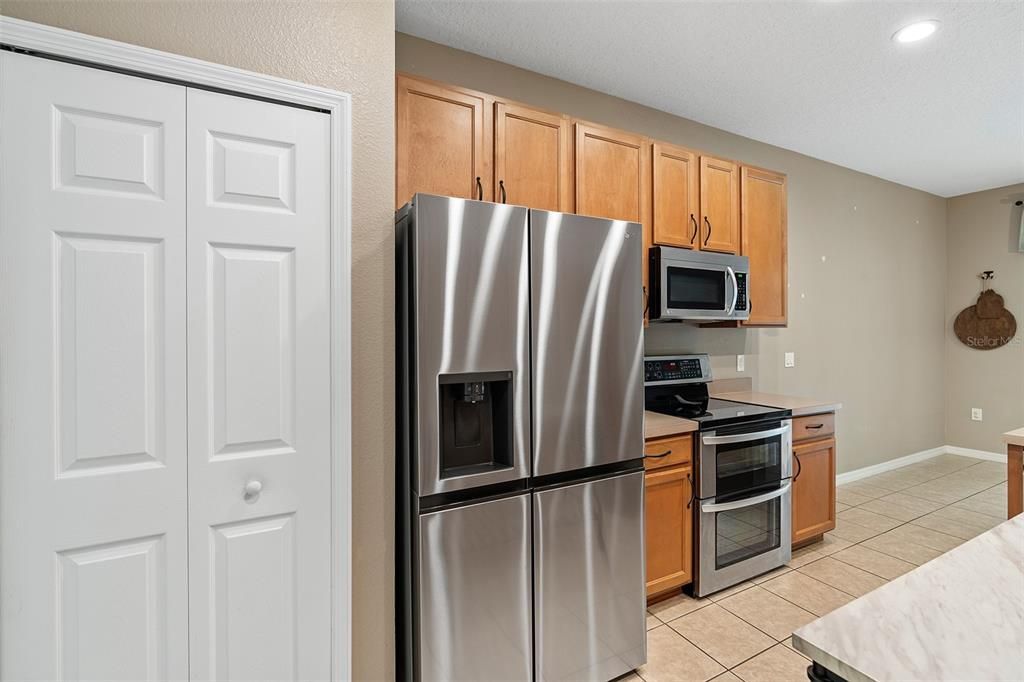 Stainless steel appliances even includes a NEW refrigerator and double-oven