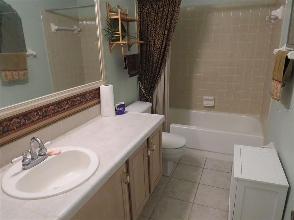 BATHROOM 2