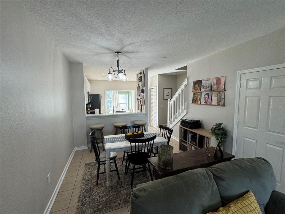 Active With Contract: $2,200 (2 beds, 1 baths, 1105 Square Feet)