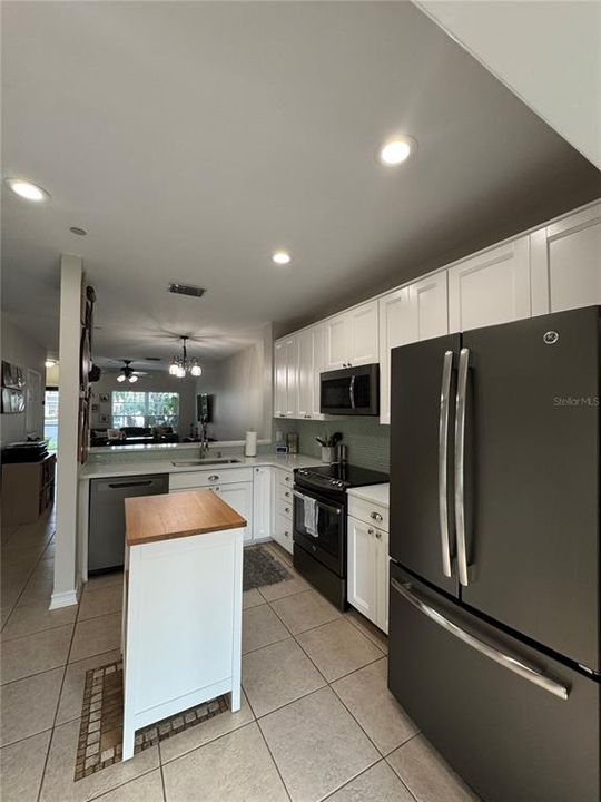 Active With Contract: $2,200 (2 beds, 1 baths, 1105 Square Feet)