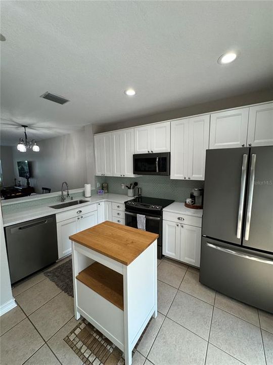 Active With Contract: $2,200 (2 beds, 1 baths, 1105 Square Feet)