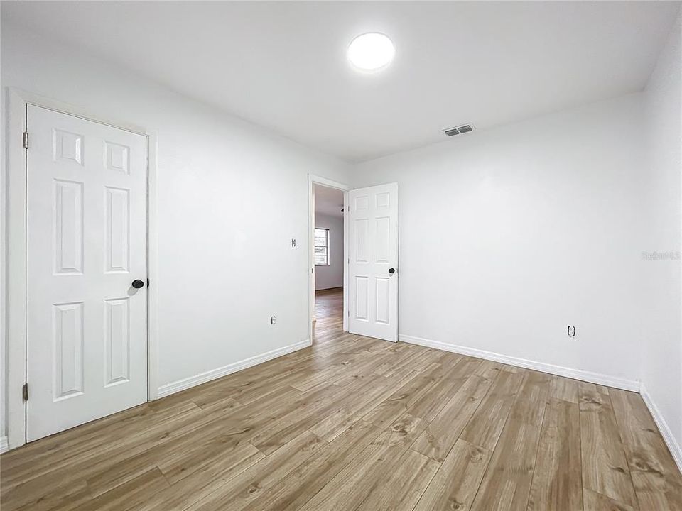 For Sale: $264,500 (2 beds, 1 baths, 1170 Square Feet)