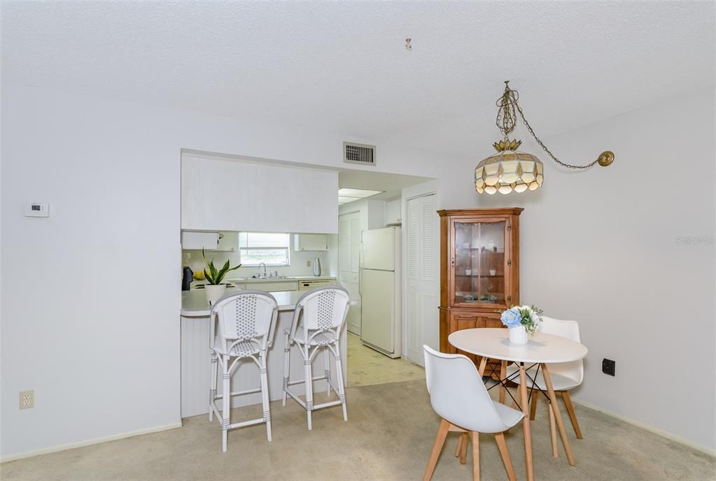 Active With Contract: $142,500 (1 beds, 1 baths, 669 Square Feet)