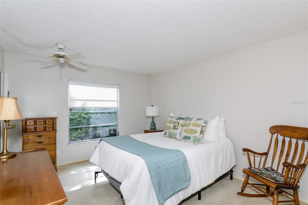 Active With Contract: $142,500 (1 beds, 1 baths, 669 Square Feet)