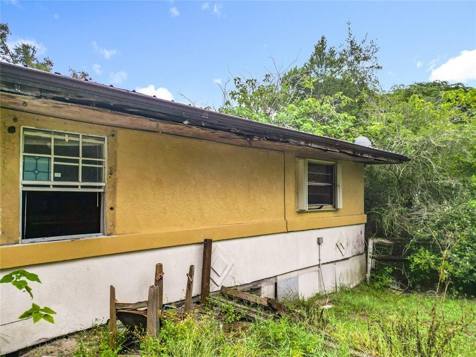 For Sale: $119,500 (4 beds, 3 baths, 2416 Square Feet)