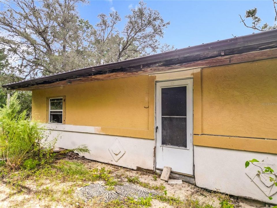 For Sale: $119,500 (4 beds, 3 baths, 2416 Square Feet)