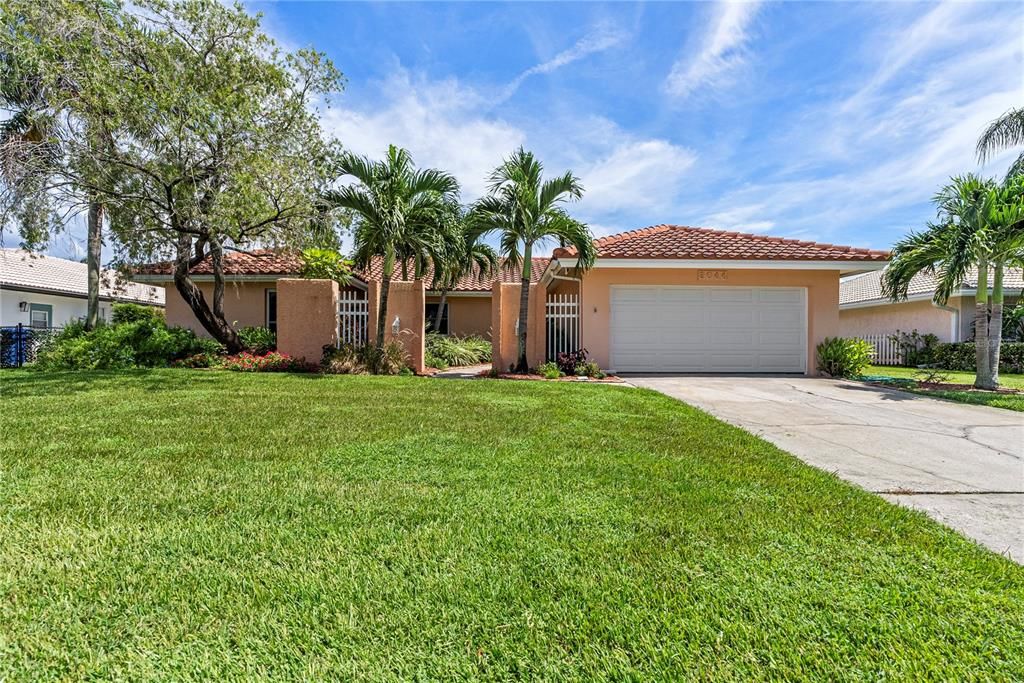 For Sale: $1,399,000 (4 beds, 2 baths, 2174 Square Feet)