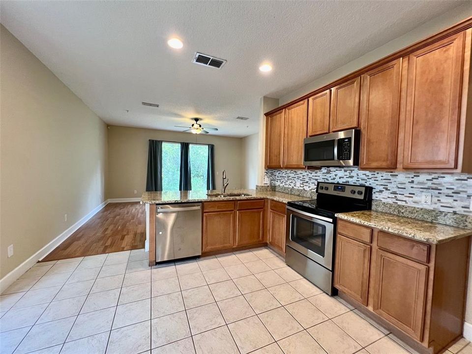 For Rent: $2,895 (4 beds, 2 baths, 2767 Square Feet)