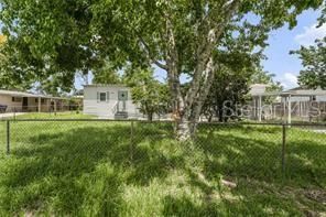 Active With Contract: $1,600 (2 beds, 1 baths, 855 Square Feet)