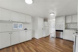 Active With Contract: $1,600 (2 beds, 1 baths, 855 Square Feet)