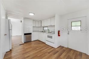 Active With Contract: $1,600 (2 beds, 1 baths, 855 Square Feet)