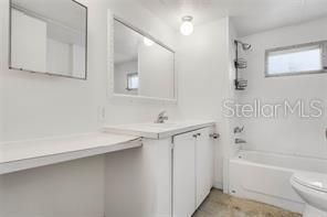 Active With Contract: $1,600 (2 beds, 1 baths, 855 Square Feet)