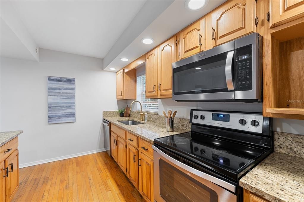 Active With Contract: $459,900 (3 beds, 2 baths, 1336 Square Feet)