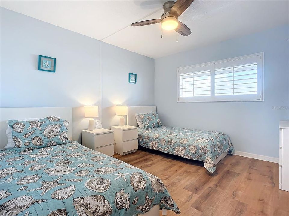 For Sale: $545,000 (2 beds, 2 baths, 1045 Square Feet)