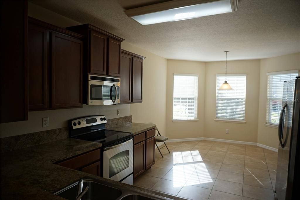 For Rent: $2,200 (3 beds, 2 baths, 1758 Square Feet)