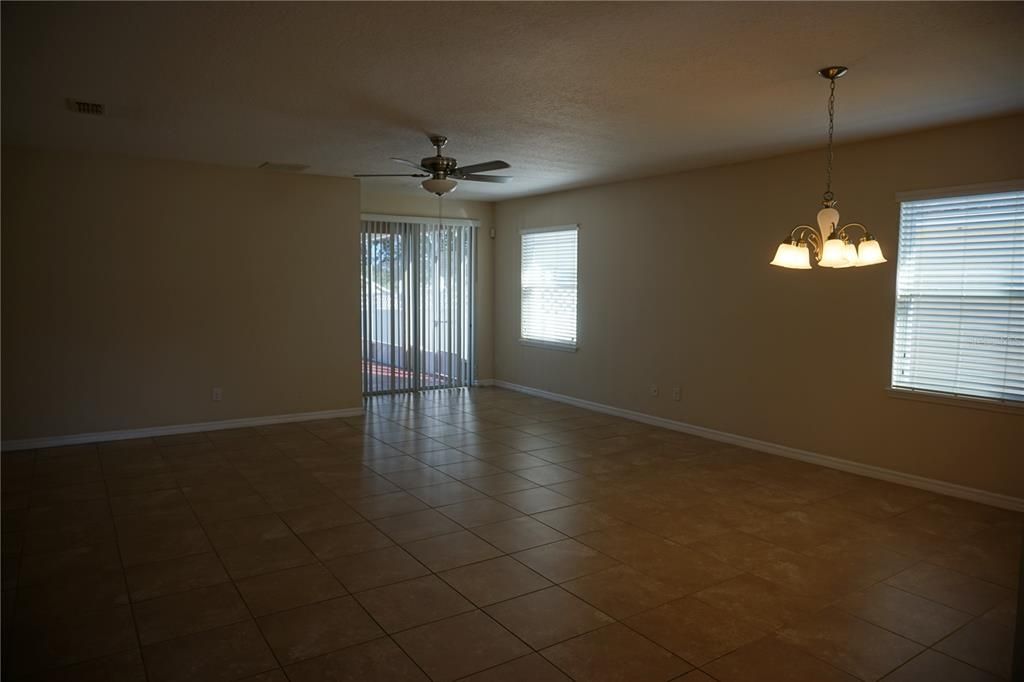 For Rent: $2,200 (3 beds, 2 baths, 1758 Square Feet)