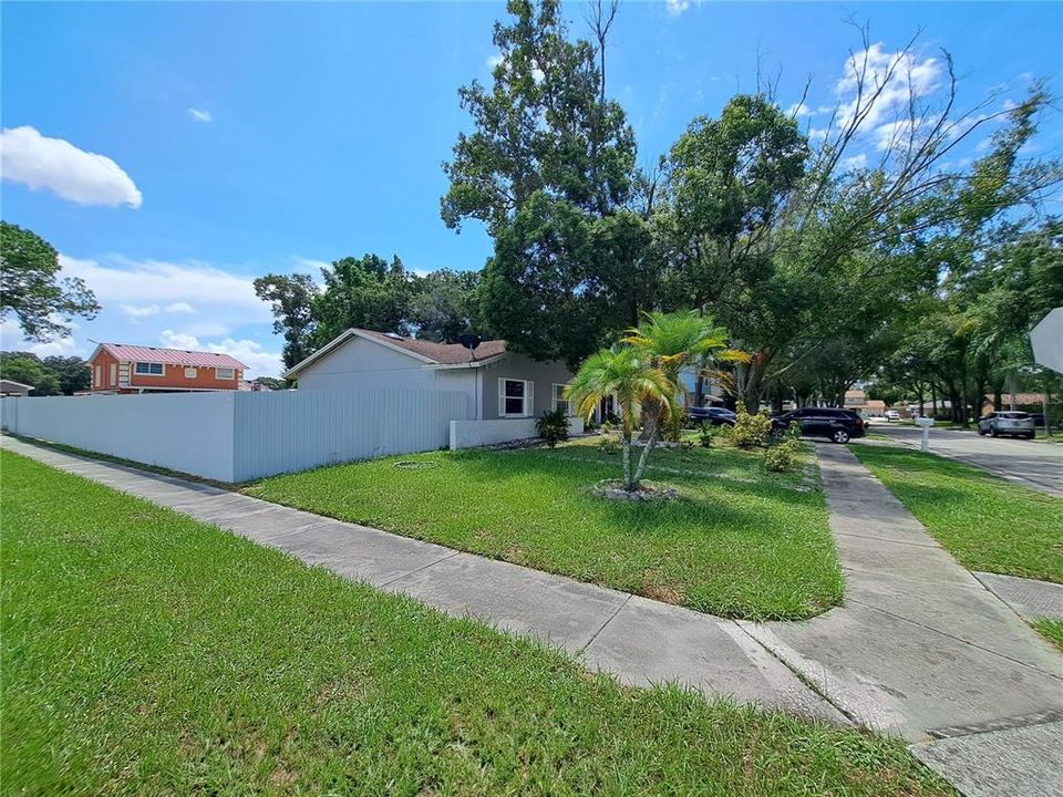 Active With Contract: $499,900 (5 beds, 2 baths, 1576 Square Feet)