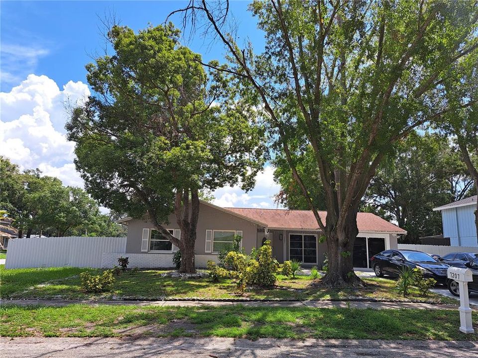 Active With Contract: $499,900 (5 beds, 2 baths, 1576 Square Feet)