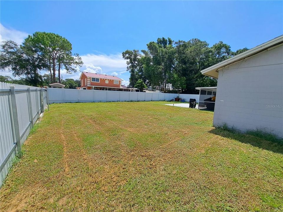 Active With Contract: $499,900 (5 beds, 2 baths, 1576 Square Feet)