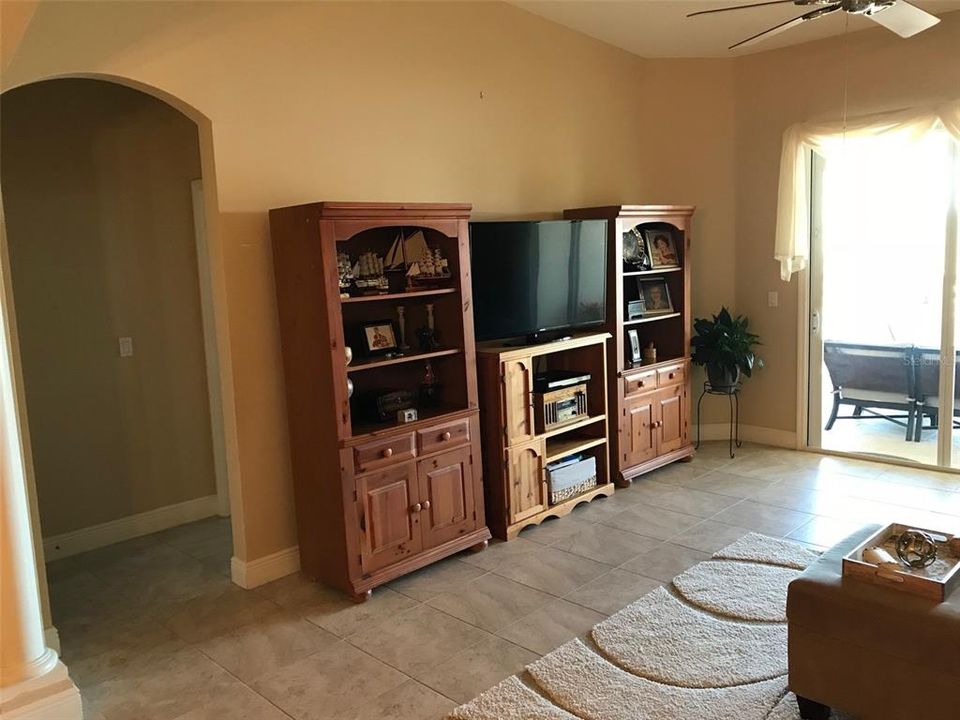 For Rent: $2,300 (3 beds, 2 baths, 1682 Square Feet)