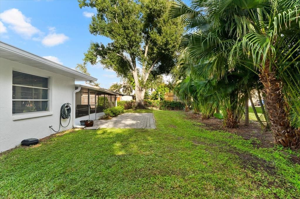 Active With Contract: $300,000 (2 beds, 2 baths, 1252 Square Feet)