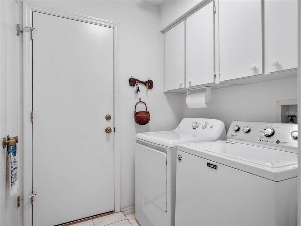 For Sale: $275,000 (3 beds, 2 baths, 1388 Square Feet)