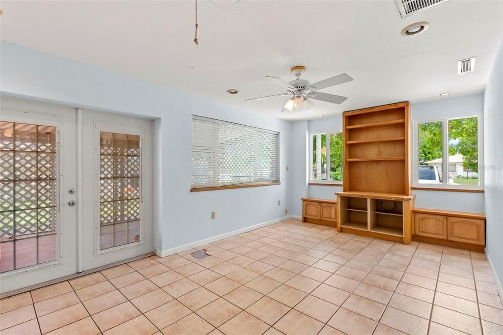 For Sale: $414,900 (2 beds, 2 baths, 1140 Square Feet)