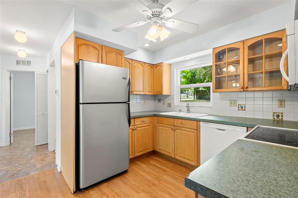 For Sale: $414,900 (2 beds, 2 baths, 1140 Square Feet)