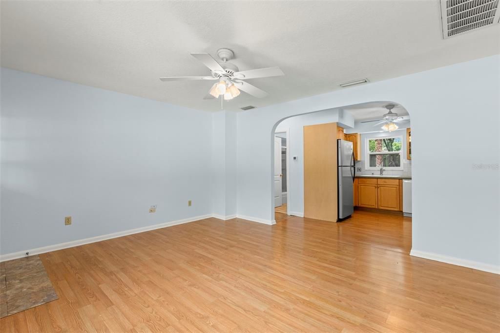 For Sale: $414,900 (2 beds, 2 baths, 1140 Square Feet)