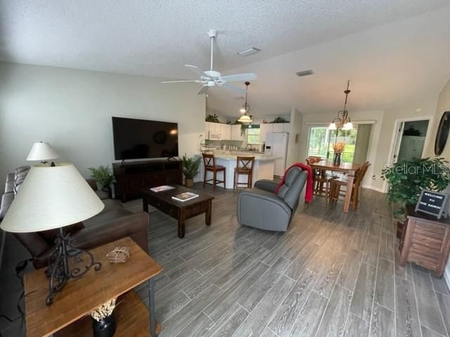 For Rent: $2,300 (2 beds, 2 baths, 1148 Square Feet)