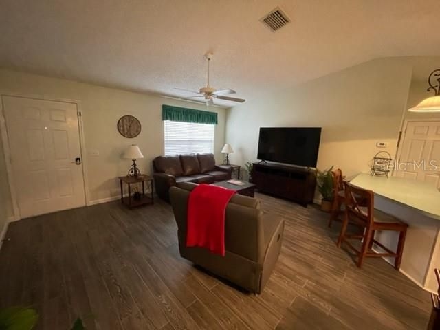 For Rent: $2,300 (2 beds, 2 baths, 1148 Square Feet)