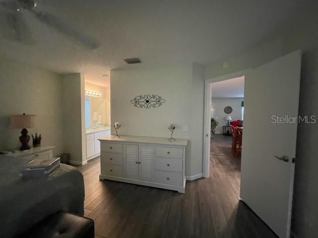 For Rent: $2,300 (2 beds, 2 baths, 1148 Square Feet)